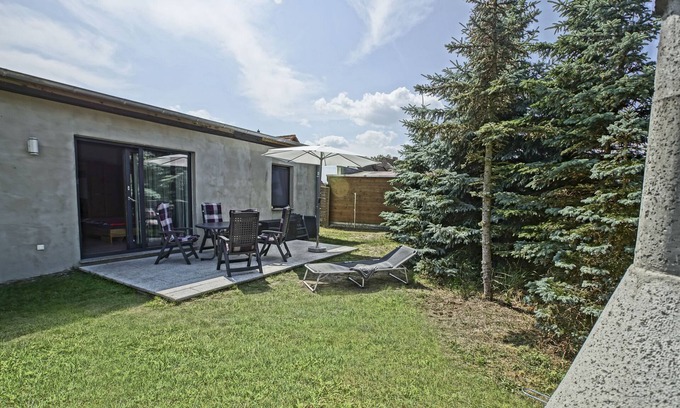 Monkebude Casa | Casa de vacaciones 'Ostseeferienhaus Nebengebäude' con terraza privada y Wi-Fi