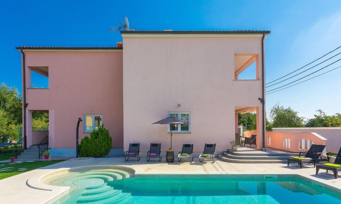 Orihi Casa | Holiday Home Paus by Interhome