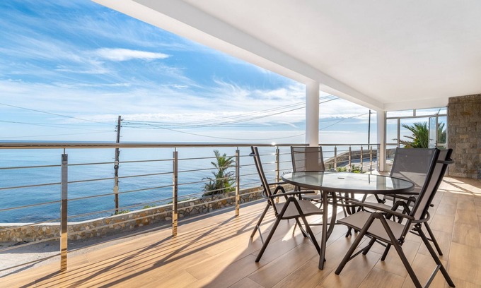Torrevieja Casa | Casa de vacaciones 'Posidonia' con vistas al mar, terraza privada y Wi-Fi