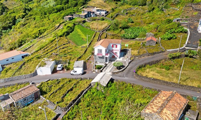 Calheta de Nesquim Casa | Holiday Home 'Adega Pedra Do Lagar' with Sea View, Private Terrace and Wi-Fi