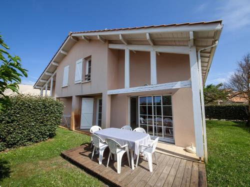 Biscarrosse Plage Casa | Holiday Home Résidence Dune Blanche - Sable by Interhome