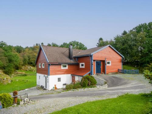 Tysnes Casa | Holiday Home Rødehuset by Interhome