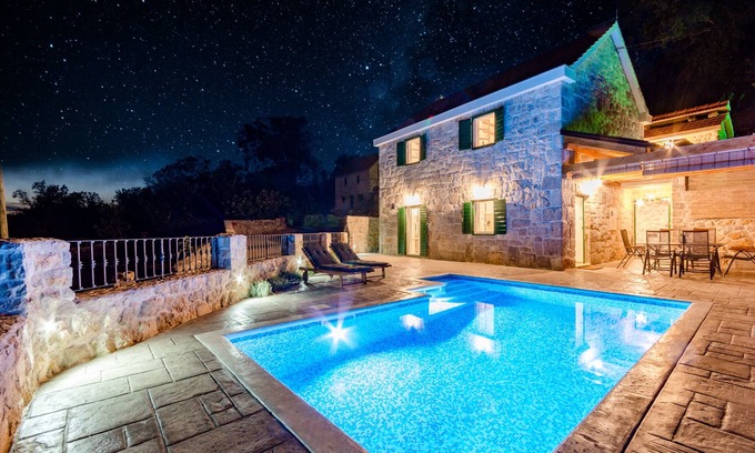 Crivac Casa | Holiday Home Rustic - Casa de vacaciones de 2 dormitorios con piscina privada