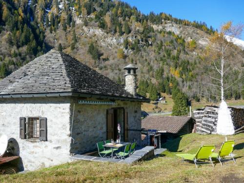 Blenio Casa | Holiday Home Rustico Stübii by Interhome