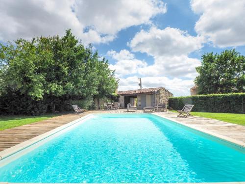 Saint-Laurent-de-la-Salle Casa | Holiday Home Saint-Laurent Pool Retreat