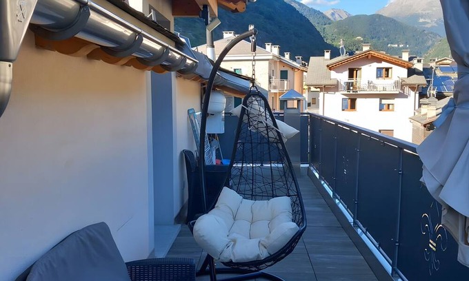 Grosio Casa | Holiday Home 'Sam Fiamet' with Mountain View, Shared Garden and Wi-Fi