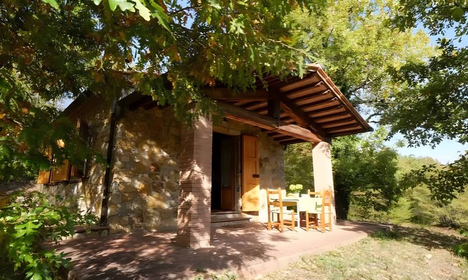 Montieri Casa | Casa Vacanze 'San Michele - La Valle' con Vista a la Montaña, Piscina Compartida y Aire Acondicionado