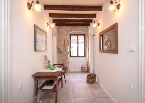 Pitve Apartamento | Holiday Home Skala with hot tub & Kala with terrace