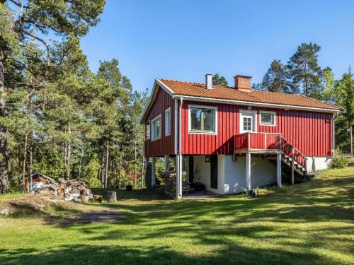 Stavsnas Casa | Holiday Home Smultronstället by Interhome