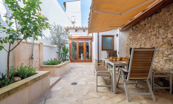 Arta Casa | Casa de vacaciones 'Sol Y Luna' con vistas a la montaña, Wi-Fi y aire acondicionado