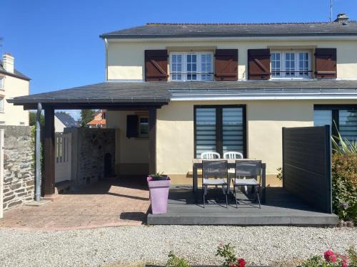 Barneville-Carteret Casa | Holiday Home Tytisa N-2 by Interhome