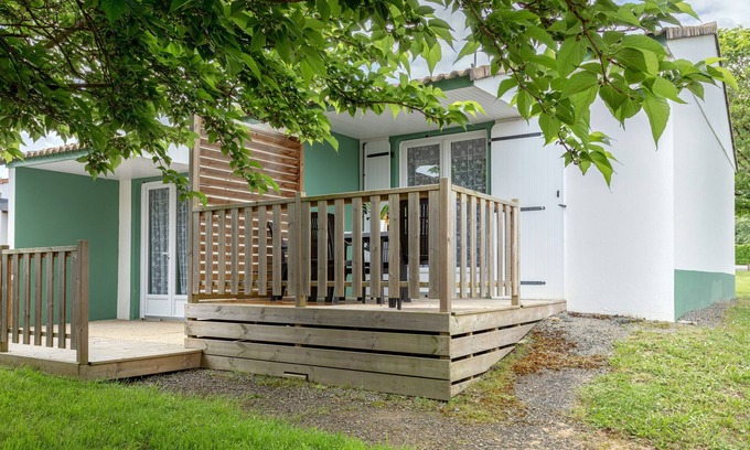 Mache Casa | Holiday Home 'T2 Confort' with Shared Pool, Private Terrace and Shared Garden