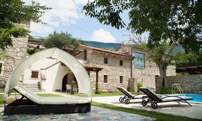 Krsan Villa | Trohi-Three Houses en el parque natural y cerca del mar