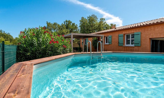 Mejannes-le-Clap Casa | Holiday Home 'Villa' with Private Pool, Wi-Fi and Air Conditioning