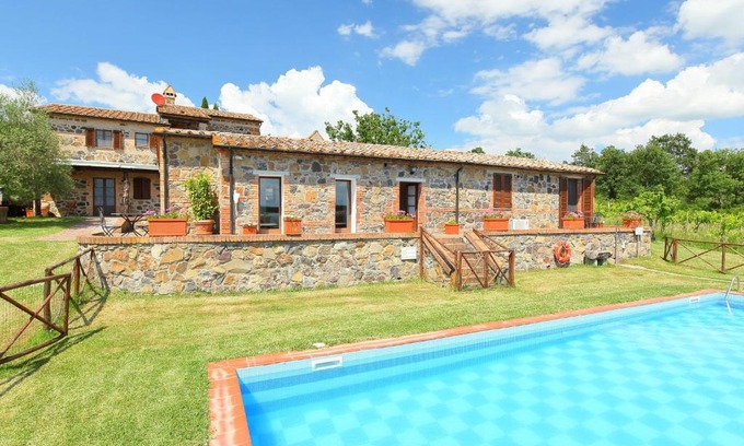 Radicofani Casa | Holiday Home Val d'Orcia by Interhome
