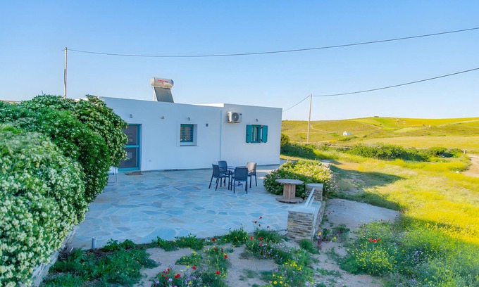 Andros Casa | Casa de vacaciones 'Varidi' con vistas a la montaña, Wi-Fi y aire acondicionado