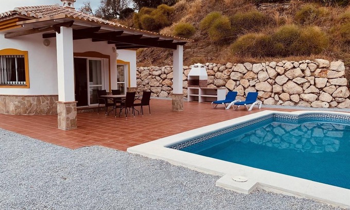 Cómpeta Casa | Casa de vacaciones "Verdejo" con vistas a la montaña, piscina y Wi-Fi