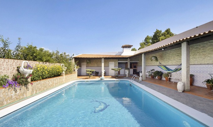 Oliveira De Azemeis Casa | Casa de vacaciones 'Vila Soares' con piscina privada, terraza privada y Wi-Fi