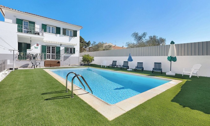 Vila Nogueira de Azeitao Villa | Casa de vacaciones Villa As Cumadres con vistas a la montaña, piscina, jardín y Wi-Fi