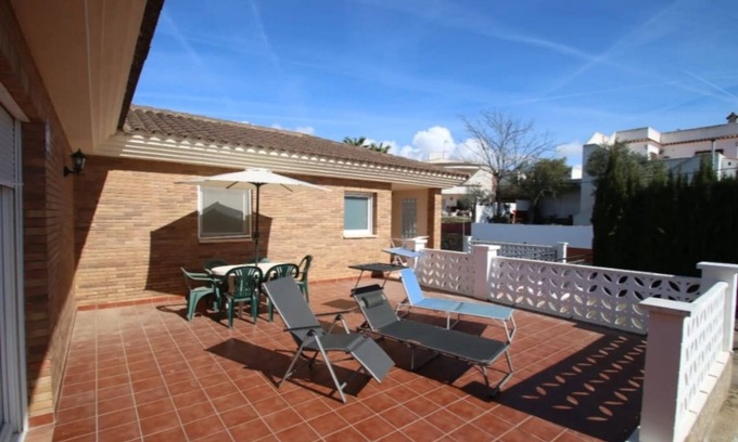 Cambrils Casa | Casa de vacaciones 'Villa Magdalena' con terraza privada, Wi-Fi y aire acondicionado