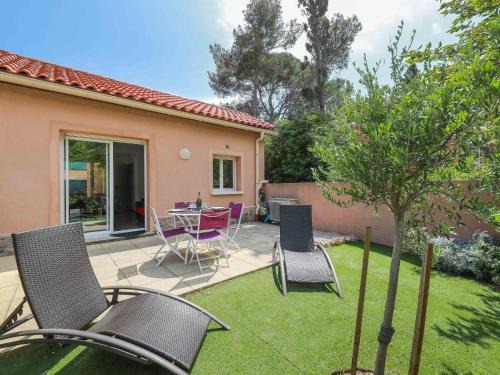 Le Dramont Casa | Holiday Home Villa Robinson by Interhome