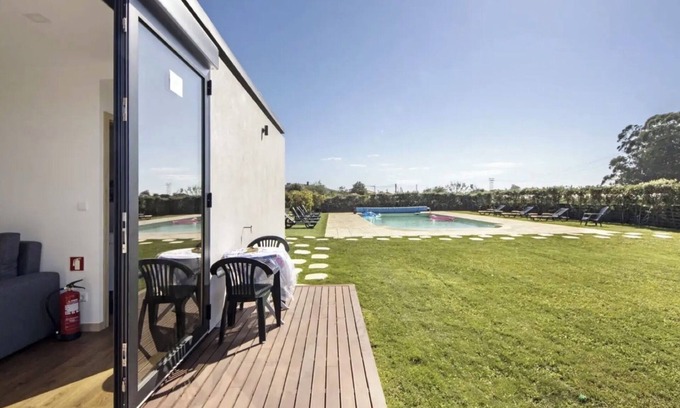 Fonte Boa Casa | Casa de vacaciones 'Villa Com 4 Apartamentos' con piscina compartida, terraza privada y Wi-Fi