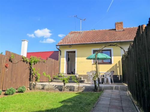 Dolni Bojanovice Casa | Holiday Home Vinarska by Interhome
