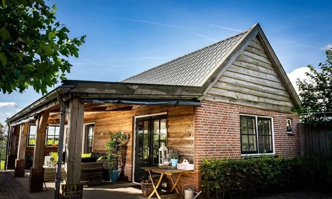 Warmenhuizen Casa | Holiday home Warmhuisje in Warmenhuizen. Suitable for 2 persons.