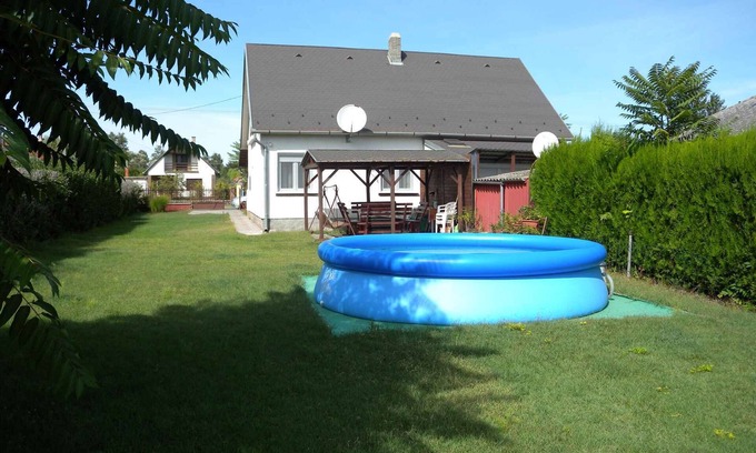 Balatonfenyves Casa | Casa vacacional con piscina, wifi y aire acondicionado
