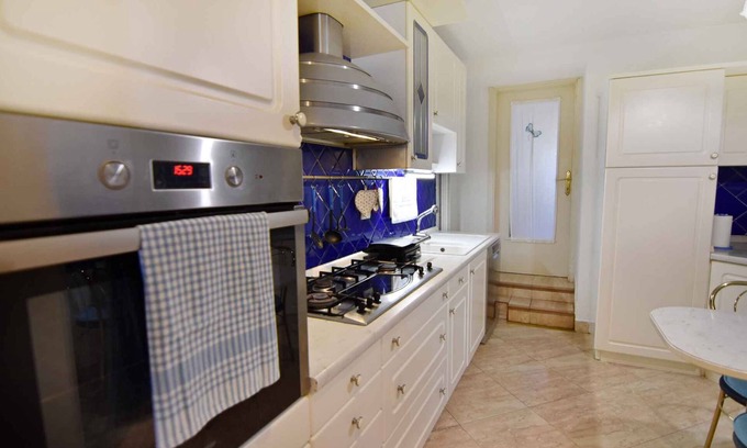 Radini Casa | Casa vacacional con jardín vallado, terraza, aire acondicionado y plaza de aparcamiento cerca de Umag