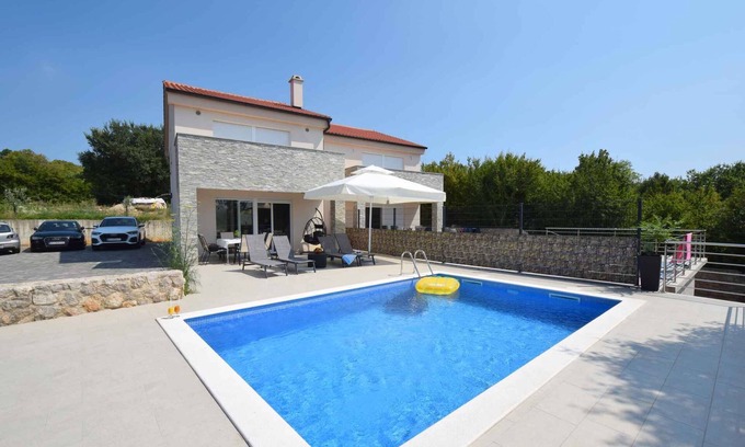 Barusici Casa | Casa vacacional con piscina y tres dormitorios
