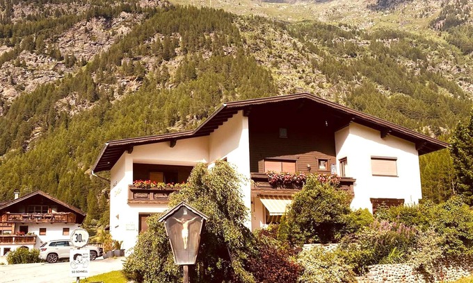 Zwieselstein Casa | Holiday home with balcony and ski storage