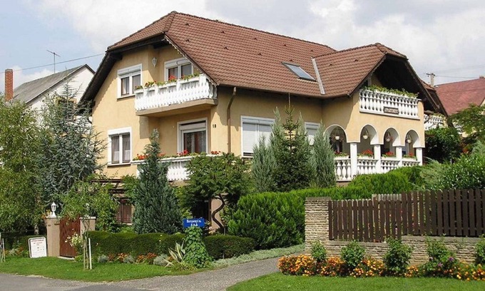 Heviz Casa | Casa vacacional con aire acondicionado y balcón