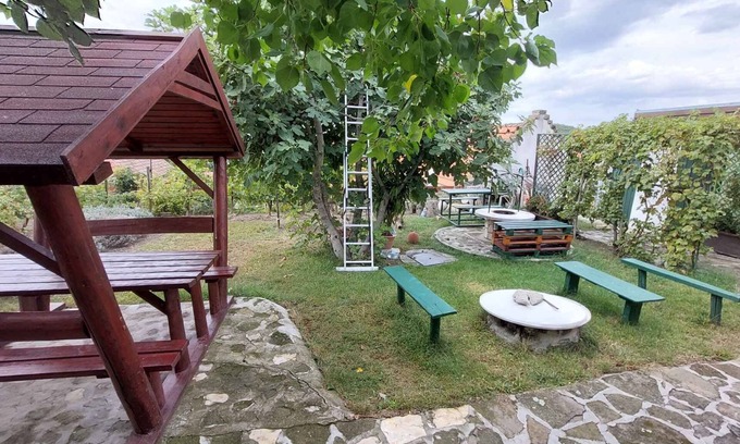 Tihany Casa | Casa vacacional con jardín a sólo 50 metros del centro