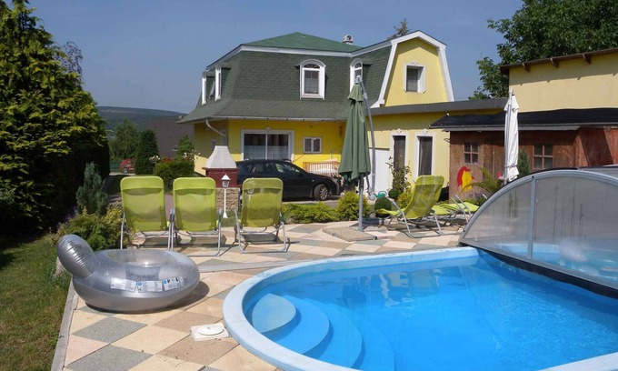 Balatonfuzfo Casa | Casa vacacional con piscina, aire y muebles modernos