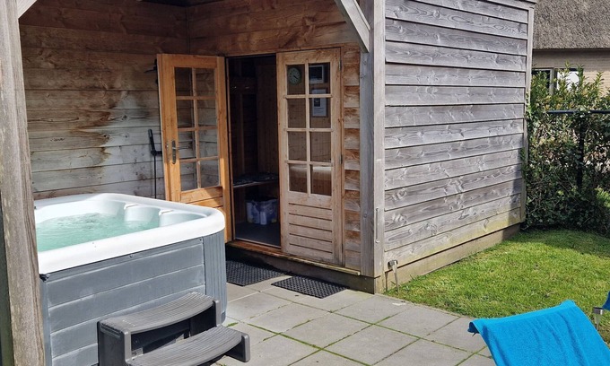 Tzummarum Casa | Perfecta casa de vacaciones con sauna y jacuzzi cerca del mar de Wadden