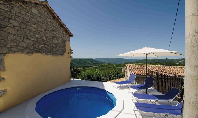 Buzet Casa | Casa vacacional con piscina y aire acondicionado