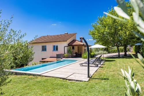Trviz Casa | Holiday Home with pool and garden