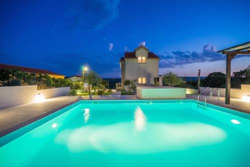 Krusevo Villa | Holiday home with swimming pool Villa Camellia