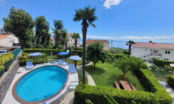 Opric Casa | Casa vacacional con piscina