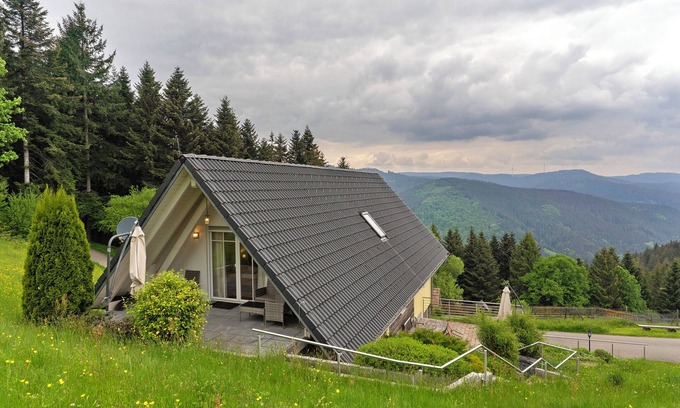 Oberwolfach Casa | Casa de vacaciones 'Wolftalblick' con vistas a la montaña, terraza privada y Wi-Fi