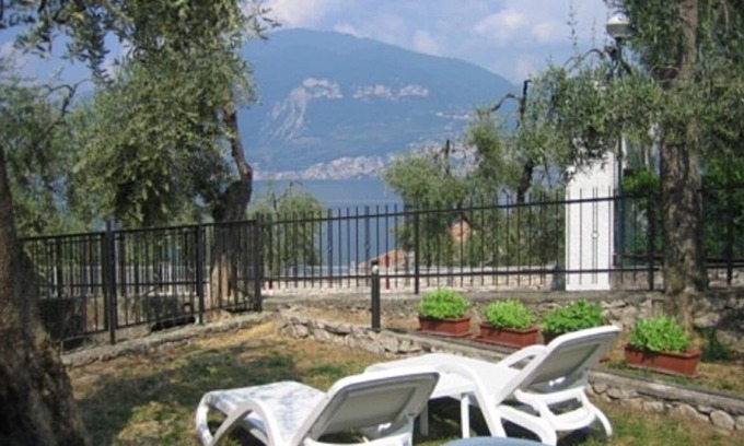 Magugnago Apartamento | Vrbo Property