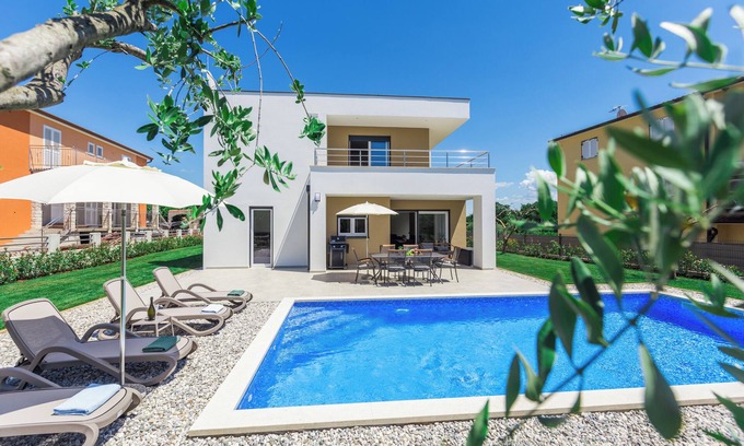 Fiorini Casa | Un apartamento Čančar con piscina