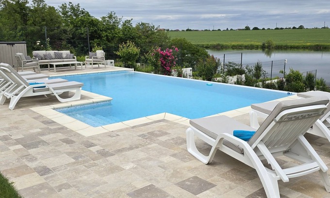 Balotesti Casa | Holiday house 5-10 min to Therme Bucharest and Airport