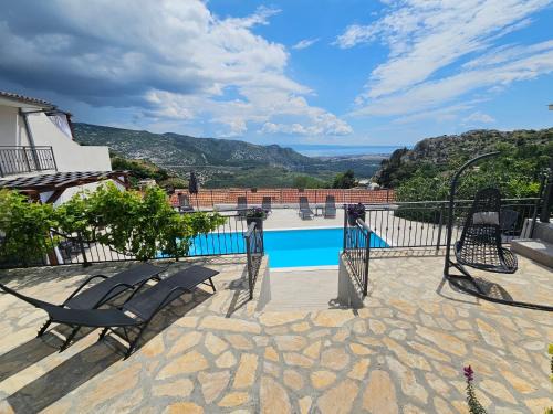 Klis Casa | Holiday House Above with pool and summer kitchen