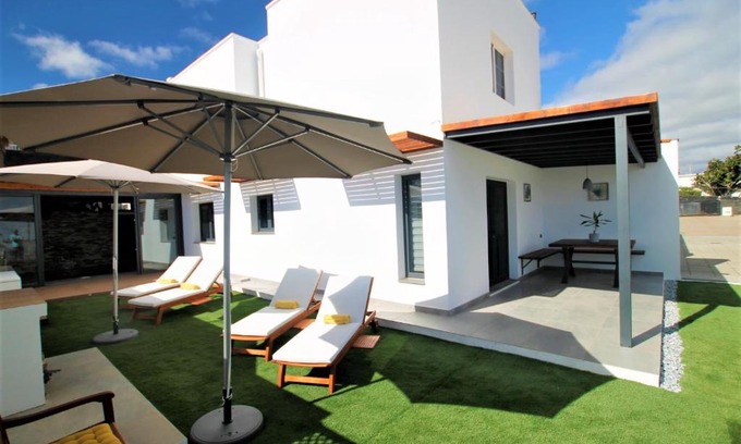 Tias Casa | Holiday House and Spa Lanzarote