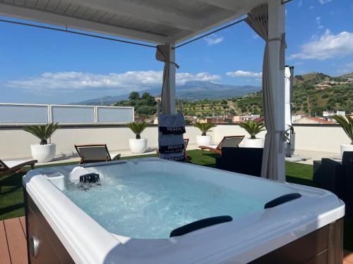 Calatabiano Apartamento | Holiday house ice honey