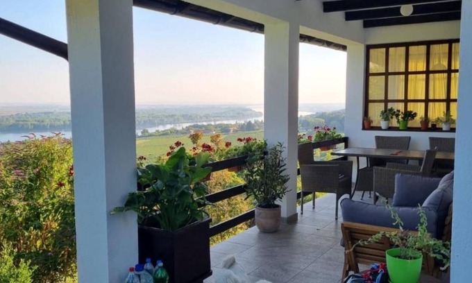 Smederevo Casa | Holiday House in Smederevo With City, Garden, and River Views