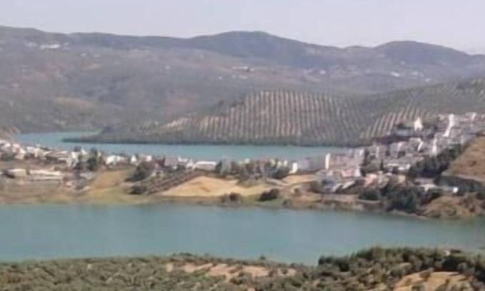 Iznajar Casa | Holiday house Iznajar for 2 - 8 persons with 4 bedrooms - Row house