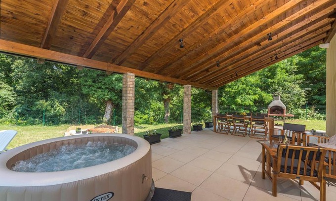 Pazin Casa | Holiday House Nono with Whirlpool